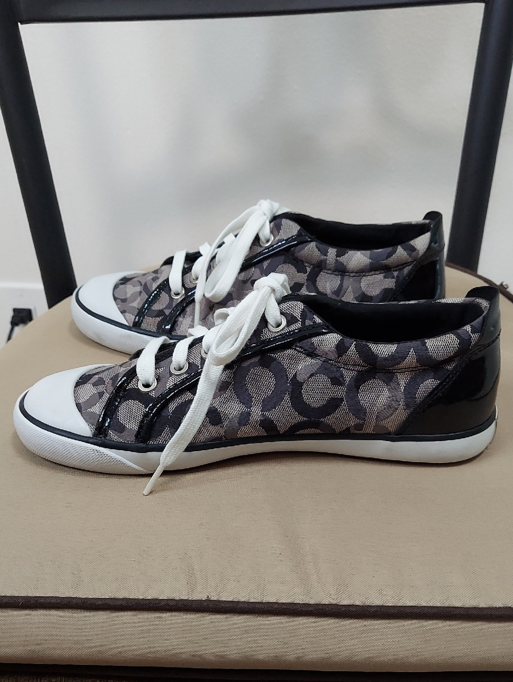 Coach Shoes, Size 8, Logo Fabric, Black & Gray, Patent Leather Heel - Picture 8 of 12